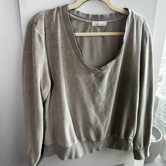 SUZIE KONDI Gray V-Neck Velour Velvet Sweatshirt Sweater - Large - Picture 5 of 5